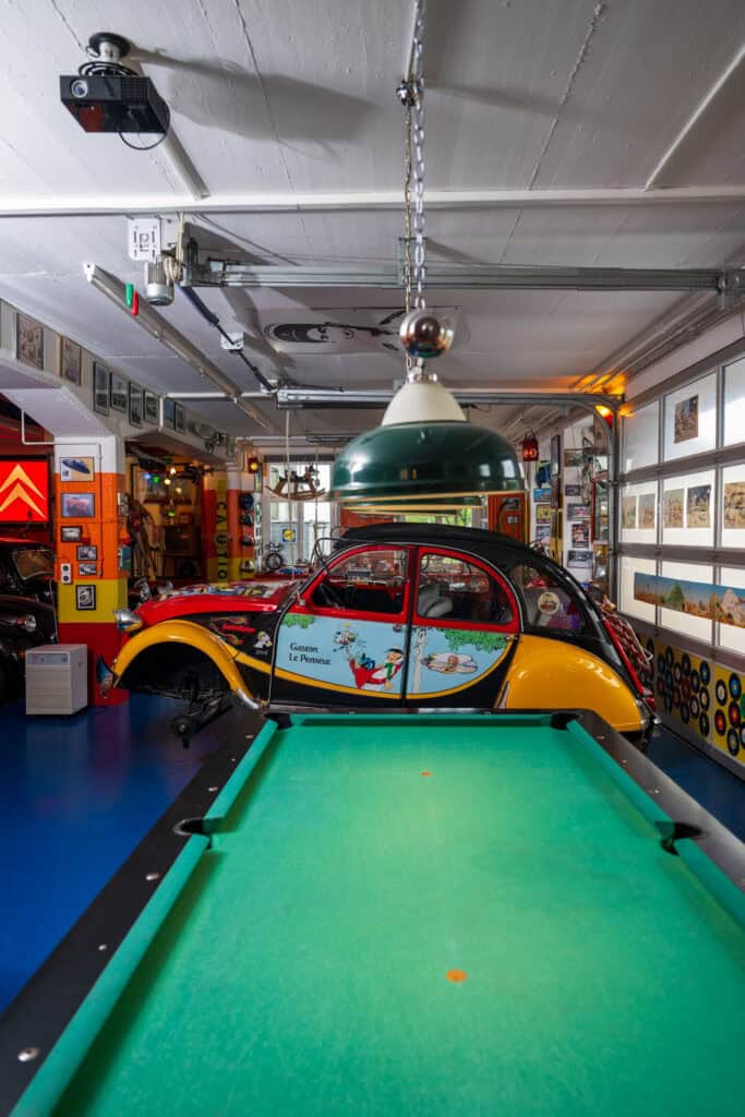 Alt Fabrik-Garage, Vintage Autos und Recreational Raum.